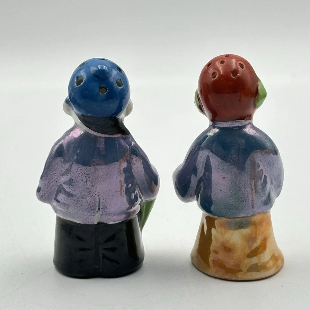 Vintage Japan‎ Hand Painted Asian Couple Salt & Pepper Shakers